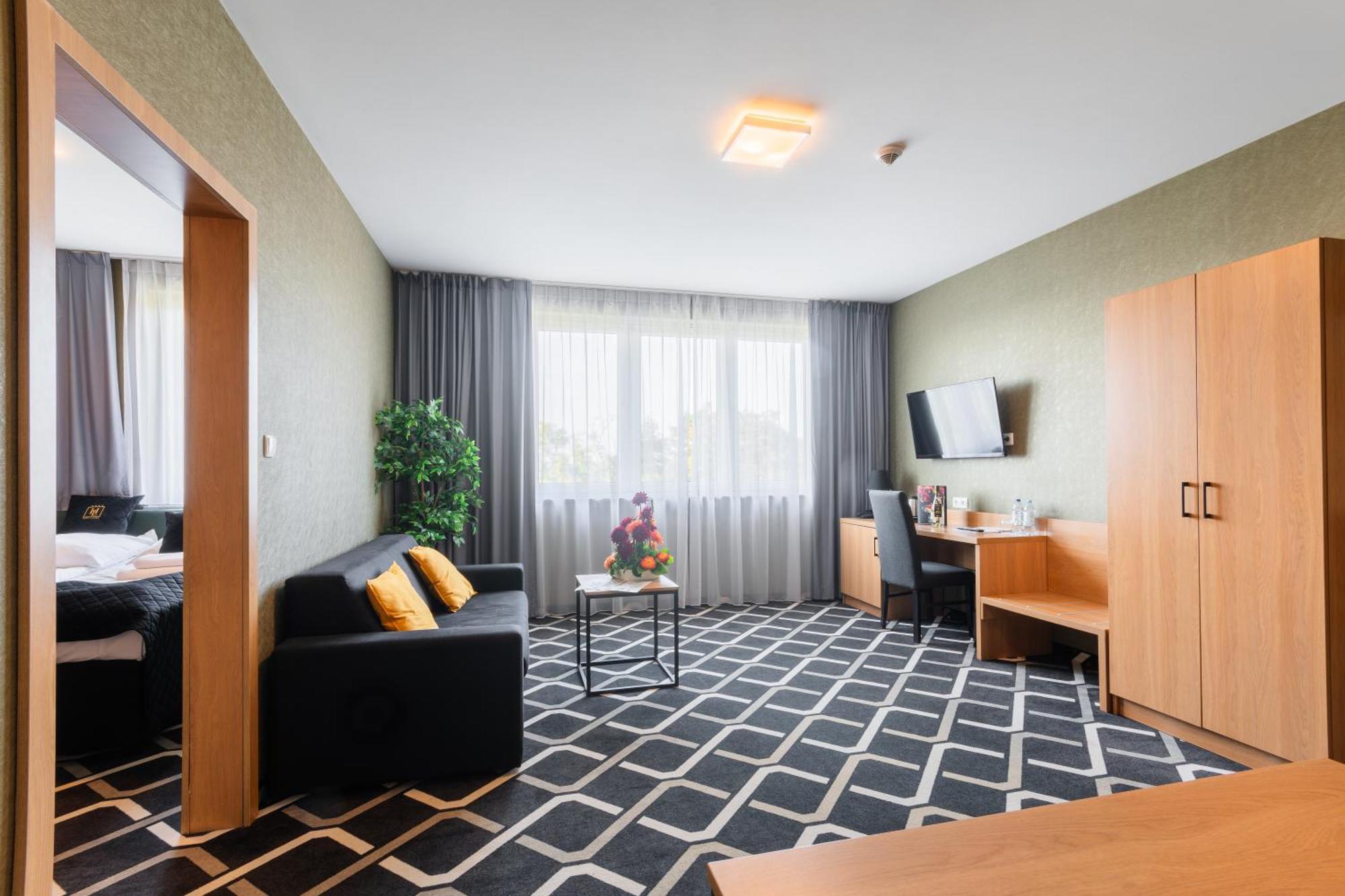 Hotel Lantier Wellness & Spa ビトム エクステリア 写真