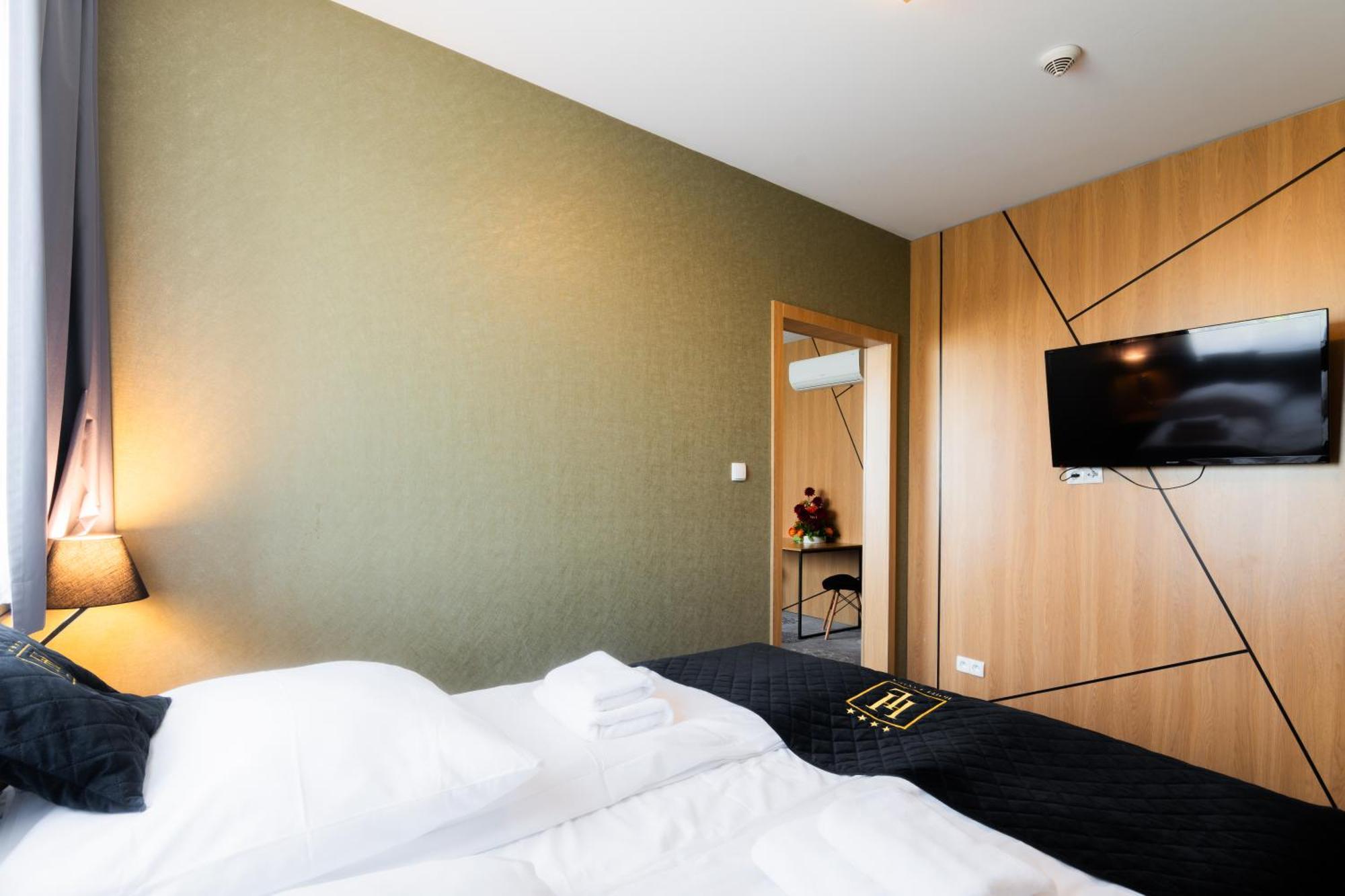 Hotel Lantier Wellness & Spa ビトム エクステリア 写真